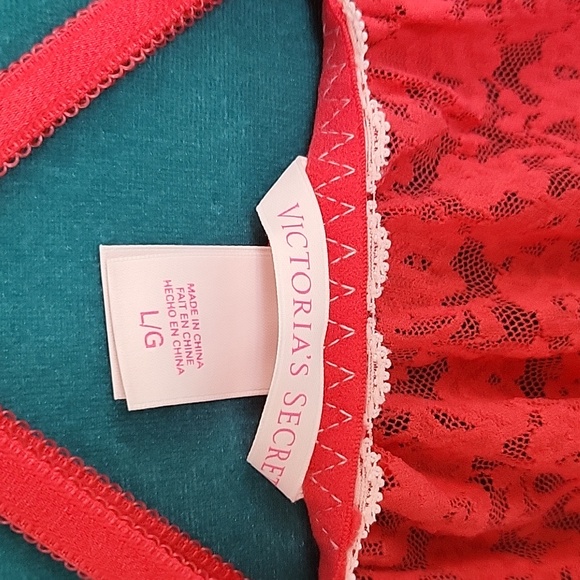 Ladies lingerie coral color with white lace, with bottom - Picture 5 of 6